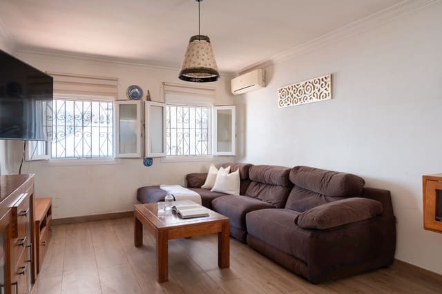 3 soveværelse Byhus til salg i La Cala del Moral, Rincón de la Victoria med swimmingpool - € 499.000 (Ref: 9941264)