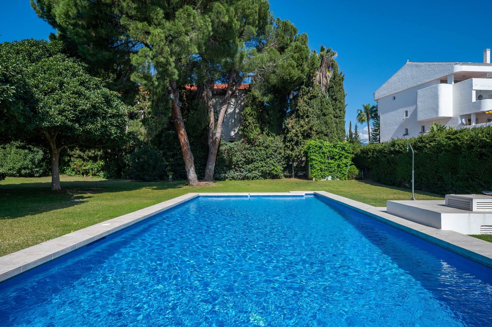 3 soveværelse Lejlighed til salg i Marbella med swimmingpool - € 1.595.000 (Ref: 9943839)