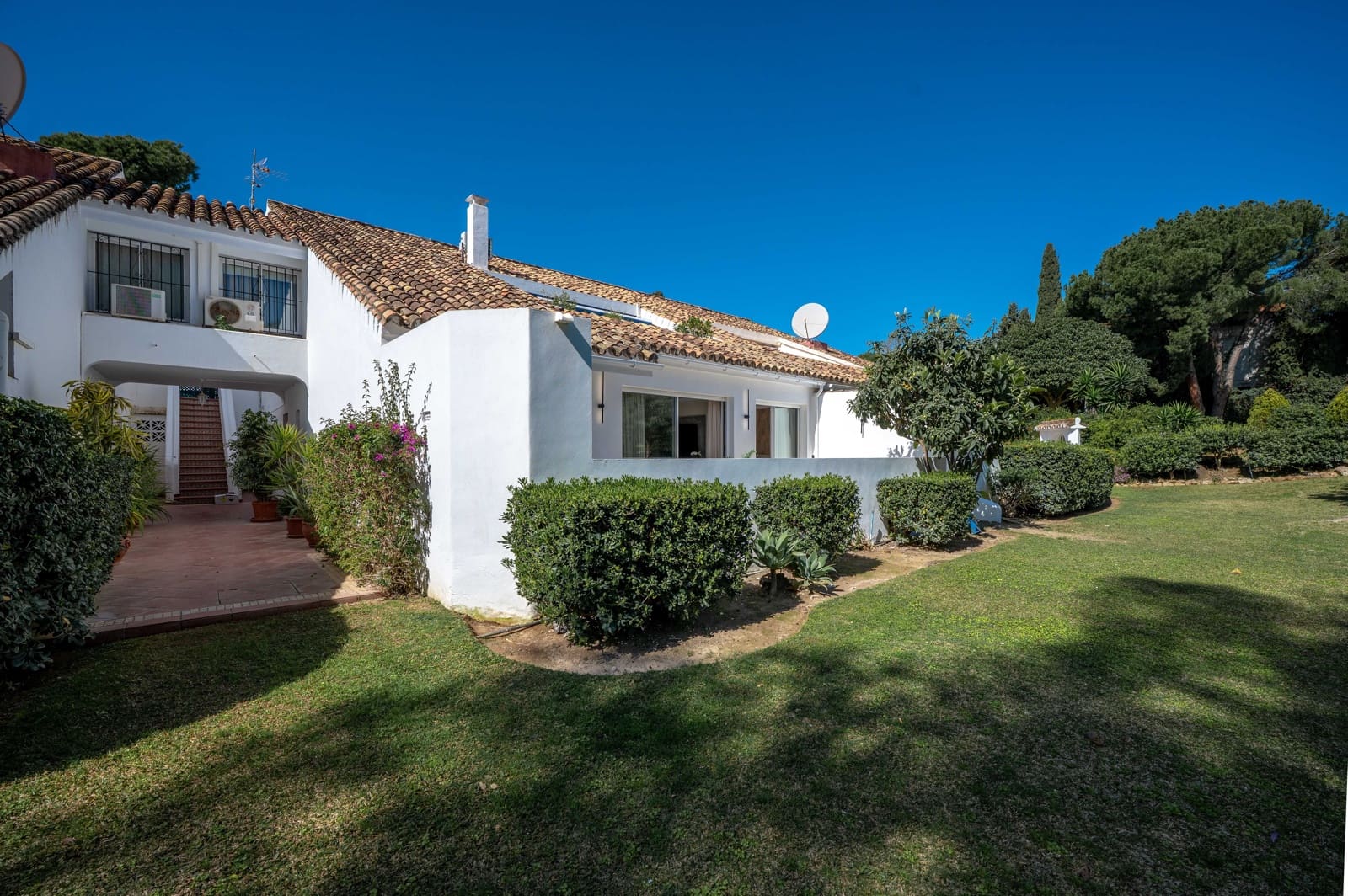 3 soveværelse Lejlighed til salg i Marbella med swimmingpool - € 1.595.000 (Ref: 9943839)