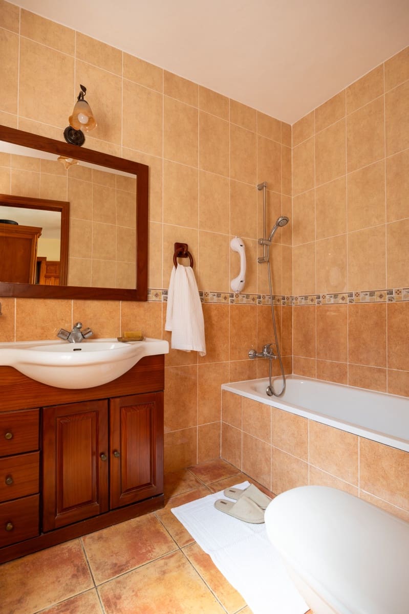 4 quarto Casa em Banda para venda em Almunecar - 335 000 € (Ref: 9949123)