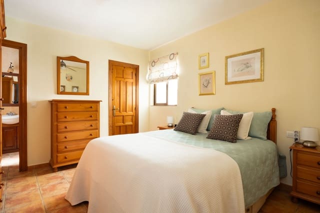 4 quarto Casa em Banda para venda em La Herradura, Almuñécar - 335 000 € (Ref: 9949123)