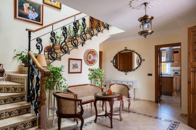 5 bedroom Villa for sale in Mijas Costa, Mijas with pool - € 1,060,000 (Ref: 9958271)