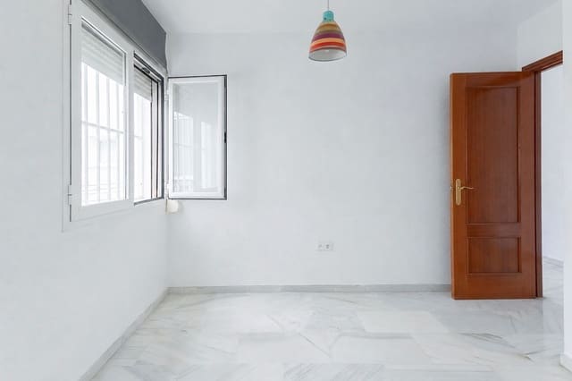 3 soveværelse Lejlighed til salg i La Trinidad, Málaga by - € 330.000 (Ref: 9958733)