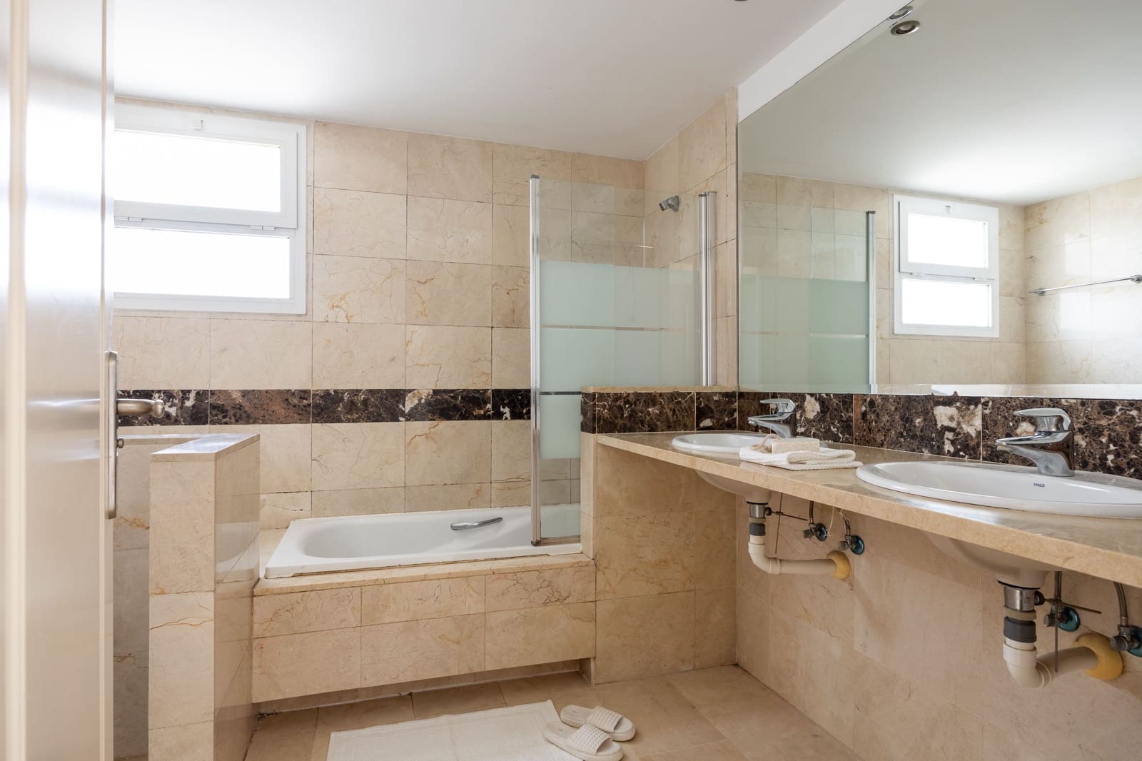 Apartamento de 2 habitaciones en Mijas Costa en venta con piscina garaje - 370.000 € (Ref: 9961159)