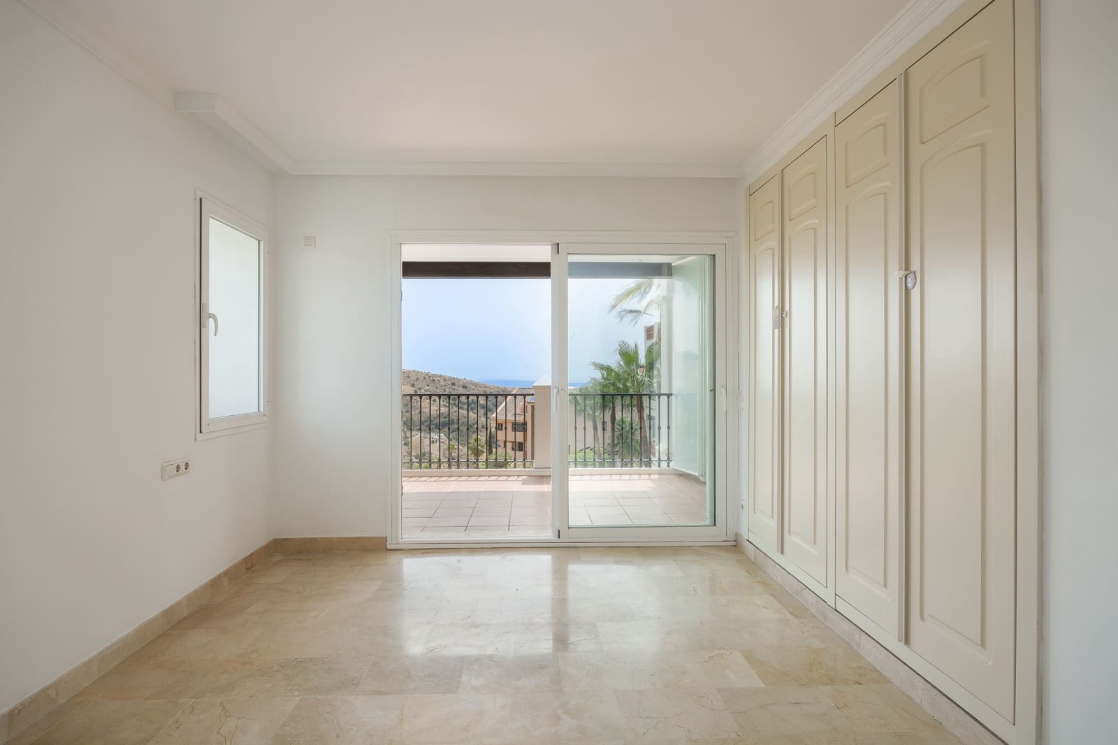 Apartamento de 2 habitaciones en Mijas Costa en venta con piscina garaje - 370.000 € (Ref: 9961159)