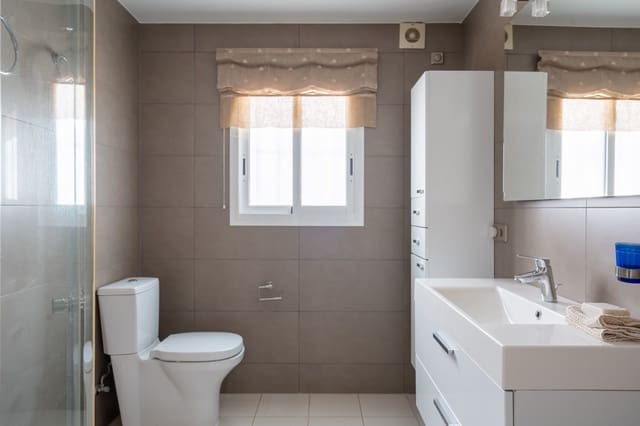 2 soveværelse Lejlighed til salg i Nueva Andalucía Centro, Marbella med swimmingpool garage - € 680.000 (Ref: 9966885)