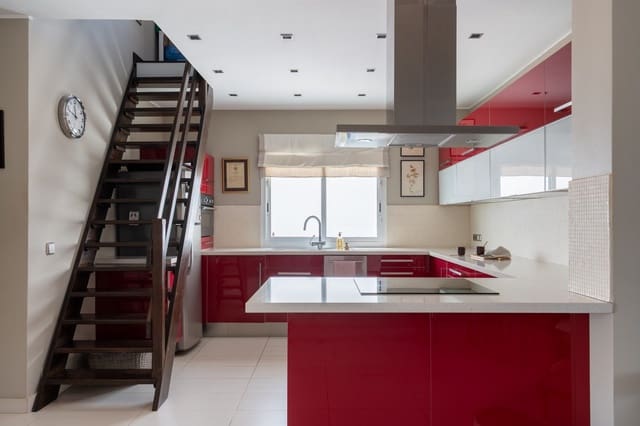 2 soveværelse Lejlighed til salg i Nueva Andalucía Centro, Marbella med swimmingpool - € 680.000 (Ref: 9966885)