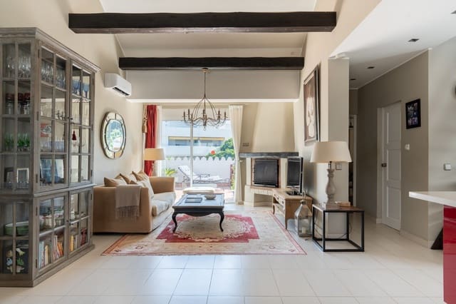 2 soveværelse Lejlighed til salg i Nueva Andalucía Centro, Marbella med swimmingpool - € 680.000 (Ref: 9966885)