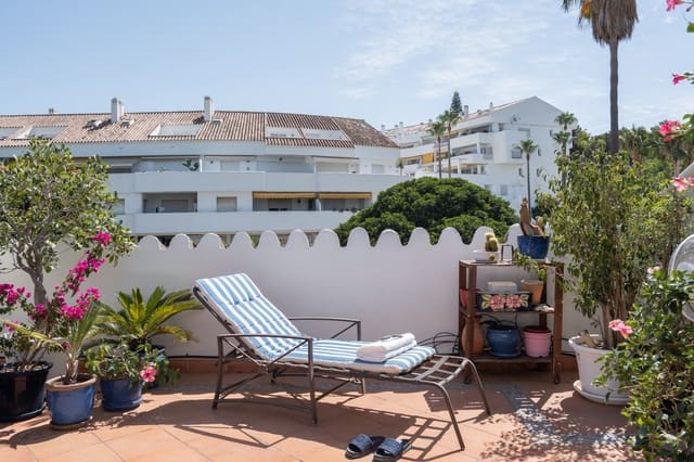 2 soveværelse Lejlighed til salg i Nueva Andalucía Centro, Marbella med swimmingpool garage - € 680.000 (Ref: 9966885)