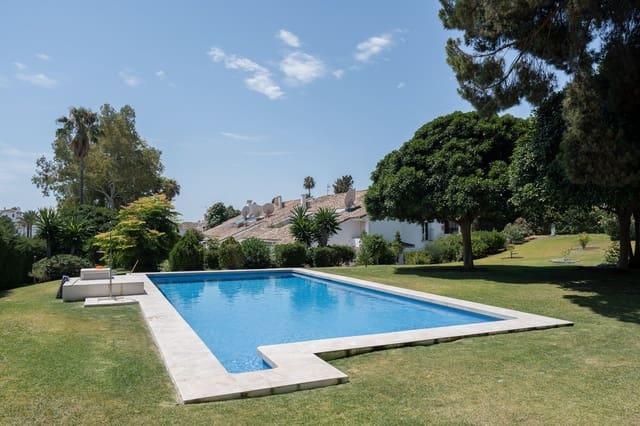 2 soveværelse Lejlighed til salg i Nueva Andalucía Centro, Marbella med swimmingpool garage - € 680.000 (Ref: 9966885)