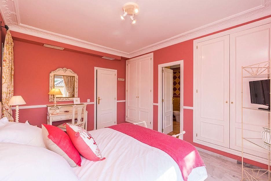 4 bedroom Townhouse for rent in Marbella with pool garage - € 4,000 (Ref: 9972342)