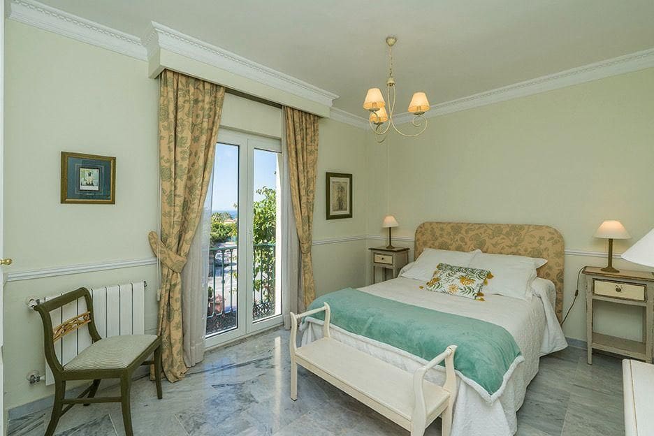 4 bedroom Townhouse for rent in Marbella with pool garage - € 4,000 (Ref: 9972342)