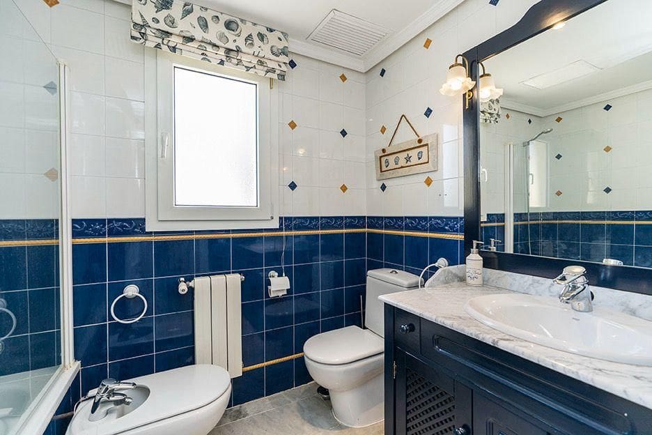 4 bedroom Townhouse for rent in Marbella with pool garage - € 4,000 (Ref: 9972342)