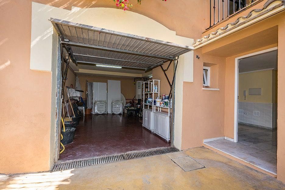4 bedroom Townhouse for rent in Marbella with pool garage - € 4,000 (Ref: 9972342)