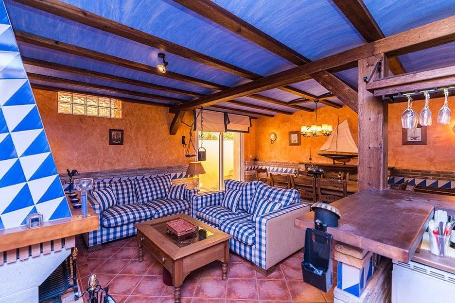 4 bedroom Townhouse for rent in Marbella with pool garage - € 4,000 (Ref: 9972342)