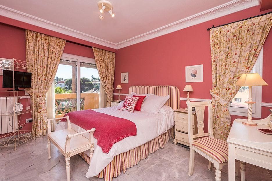 4 bedroom Townhouse for rent in Marbella with pool garage - € 4,000 (Ref: 9972342)