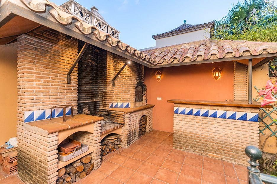 4 bedroom Townhouse for rent in Marbella with pool garage - € 4,000 (Ref: 9972342)