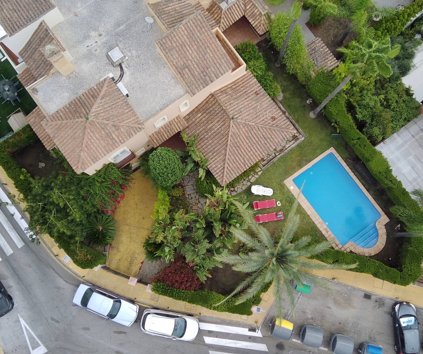 4 bedroom Townhouse for rent in Marbella with pool garage - € 4,000 (Ref: 9972342)