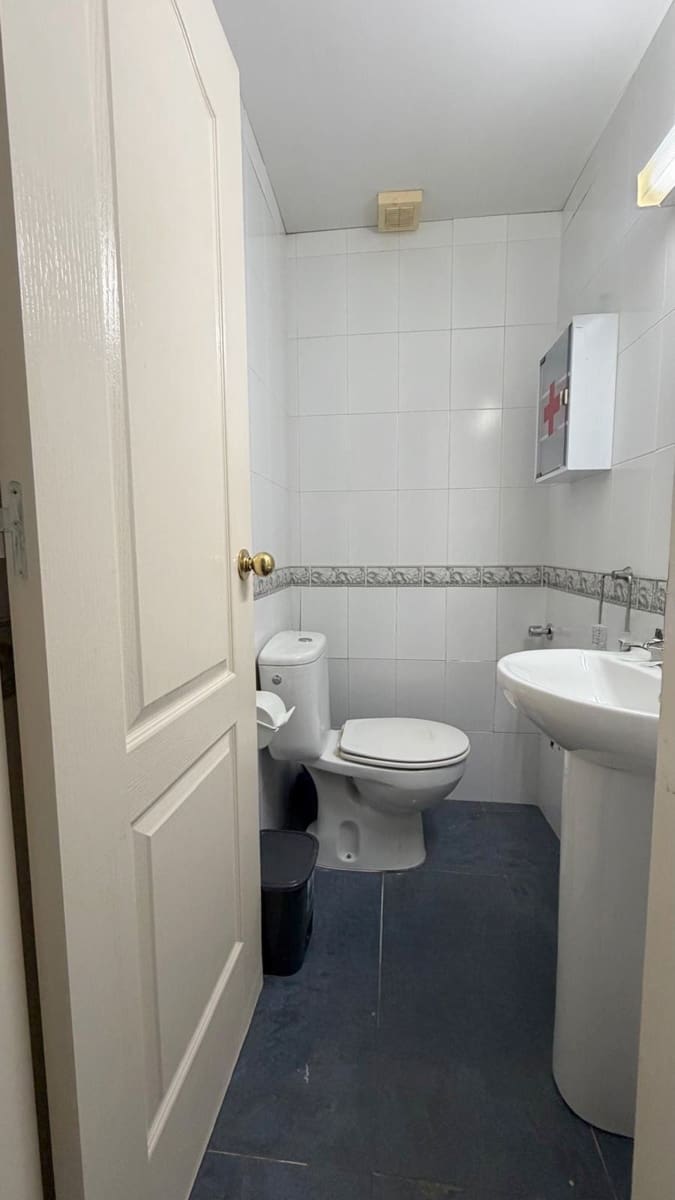 Yritys vuokrattavana paikassa Nerja - 680 € (Ref: 9974443)