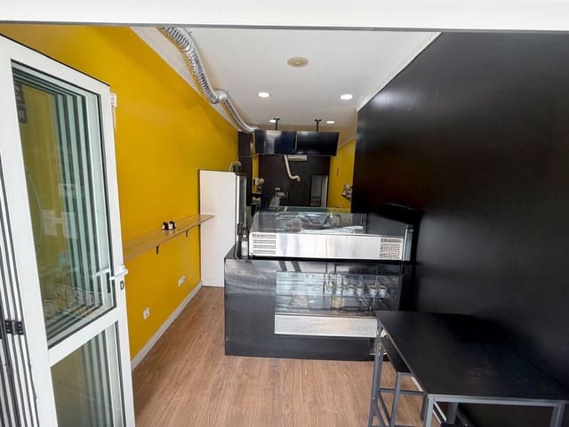 Yritys vuokrattavana paikassa Centro, Nerja - 680 € (Ref: 9974443)