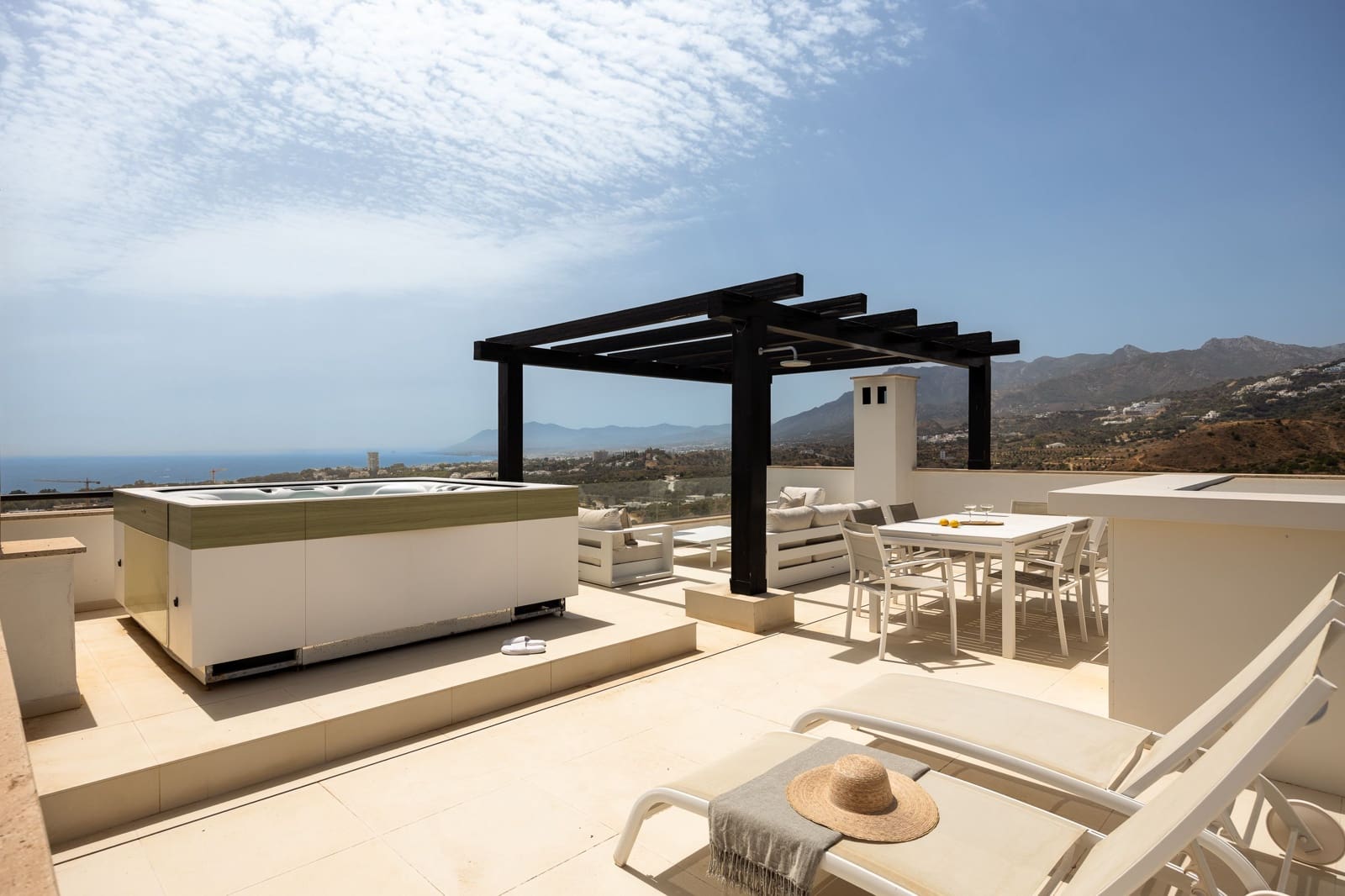 4 sypialnia Willa na sprzedaż w Marbella z basenem - 1 500 000 € (Ref: 9986236)