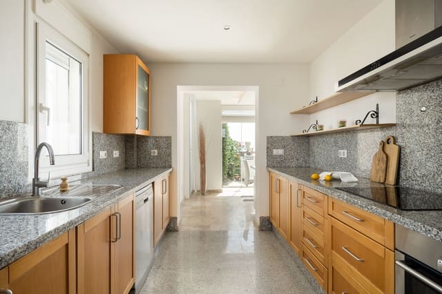 4 sypialnia Willa na sprzedaż w Santa Clara, Marbella z basenem - 1 500 000 € (Ref: 9986236)