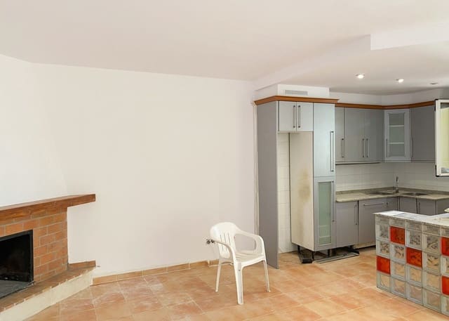 Byhus til leje i Algaida med garage - € 1.800 (Ref: 9991971)