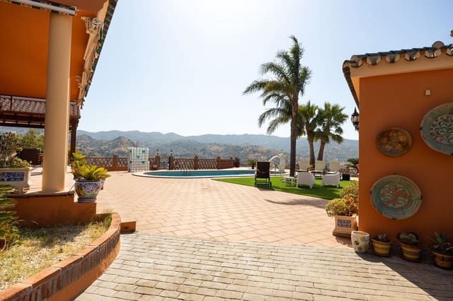 5 Zimmer Haus zu verkaufen in Almogía mit Pool - 989.000 € (Ref: 9996038)