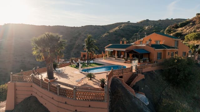 5 chambre Finca/Maison de Campagne à vendre à Almogía avec piscine garage - 989 000 € (Ref: 9996038)