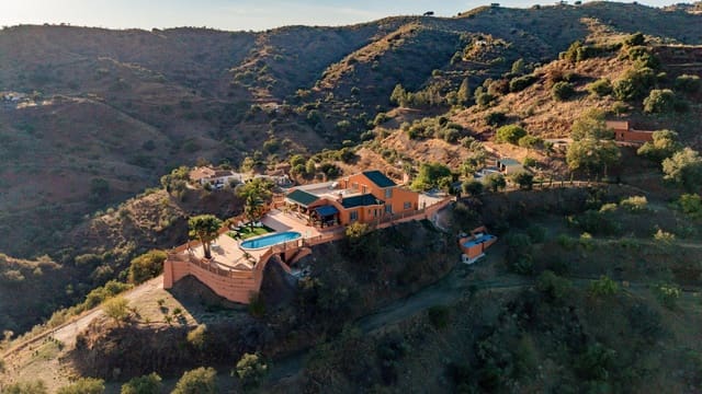 5 chambre Finca/Maison de Campagne à vendre à Almogía avec piscine garage - 989 000 € (Ref: 9996038)