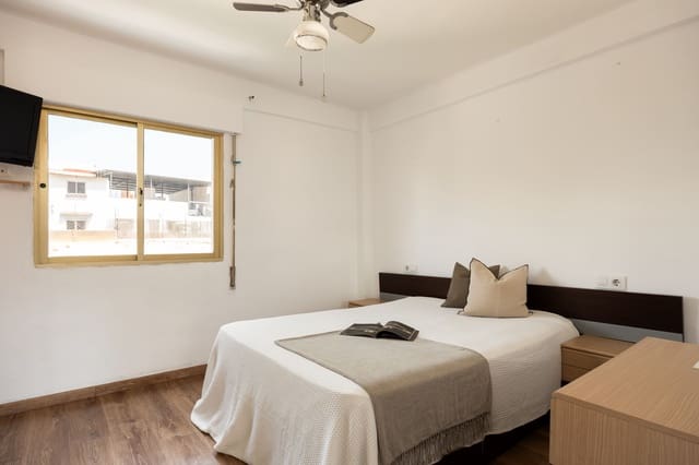 3 slaapkamer Flat te koop in Ciudad Jardín, Málaga stad - € 220.000 (Ref: 9996205)