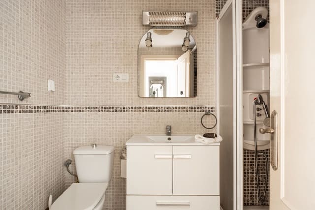 3 slaapkamer Flat te koop in Ciudad Jardín, Málaga stad - € 220.000 (Ref: 9996205)
