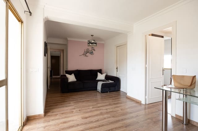 3 slaapkamer Flat te koop in Ciudad Jardín, Málaga stad - € 220.000 (Ref: 9996205)