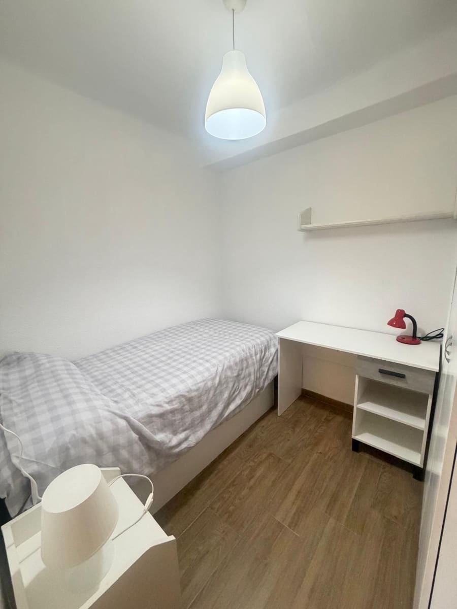 Appartement à louer à Malaga ville - 1 400 € (Ref: 9996415)