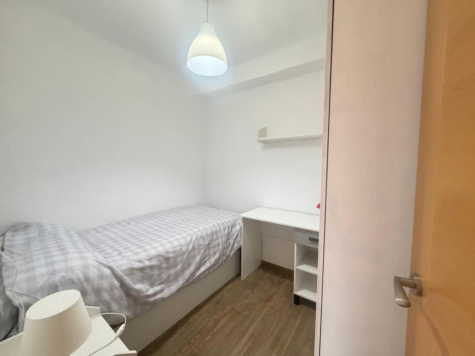 Appartement à louer à Malaga ville - 1 400 € (Ref: 9996415)