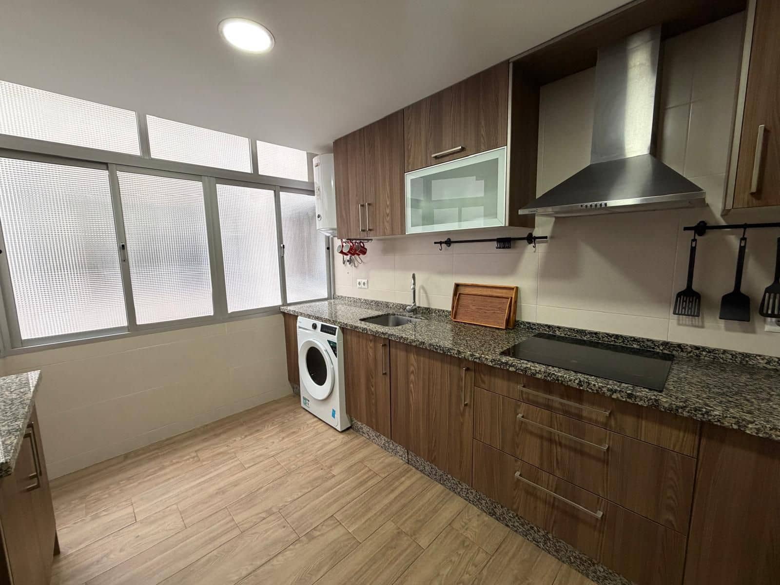 Appartement à louer à Malaga ville - 1 400 € (Ref: 9996415)