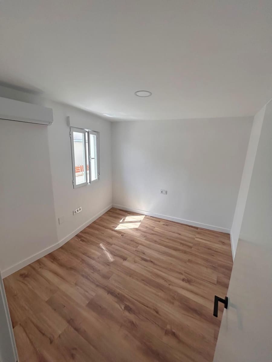 Piso de 3 habitaciones en Jaén ciudad en venta - 169.000 € (Ref: 9997299)