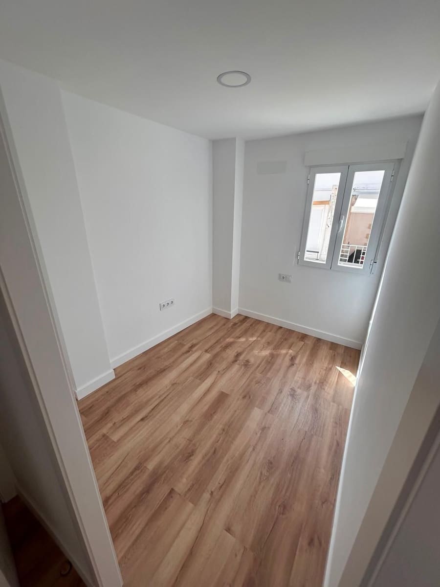 Piso de 3 habitaciones en Jaén ciudad en venta - 169.000 € (Ref: 9997299)