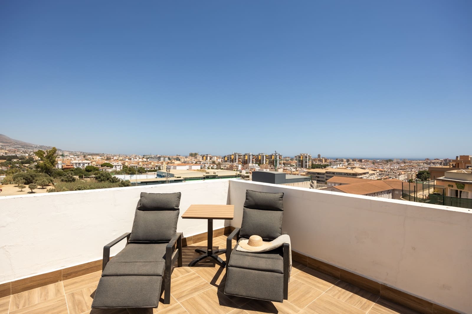 3 sypialnia Penthouse na sprzedaż w Mijas Costa z basenem garażem - 540 000 € (Ref: 9998058)