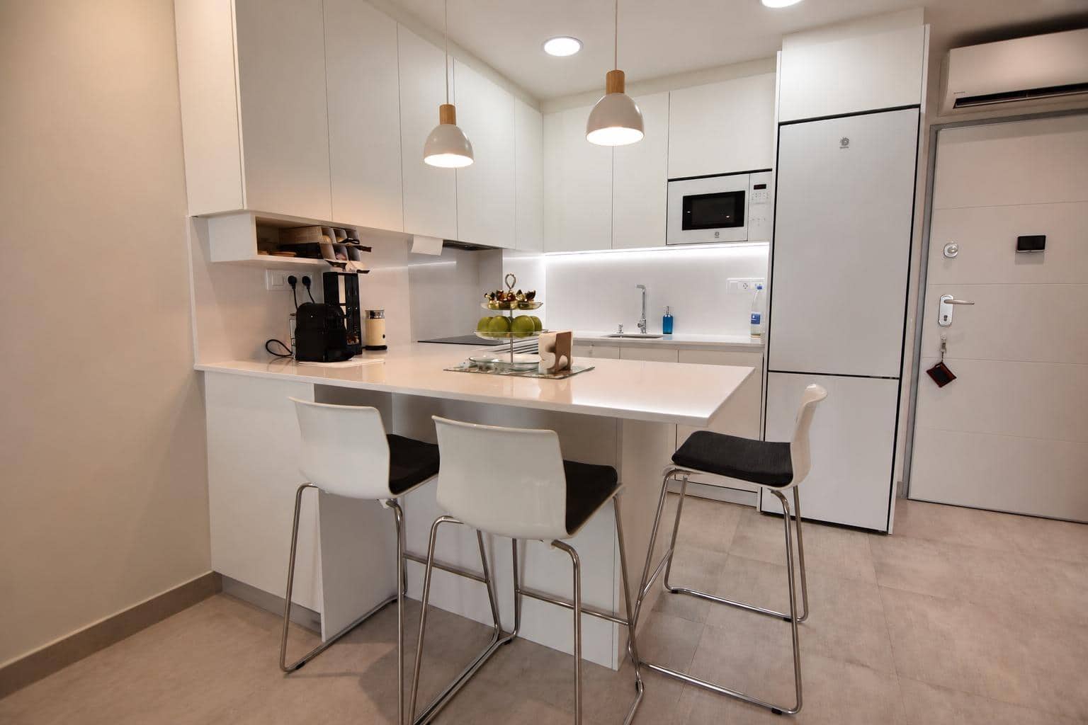 1 bedroom Apartment for rent in Playa del Ingles with pool - € 1,400 (Ref: 10157721)