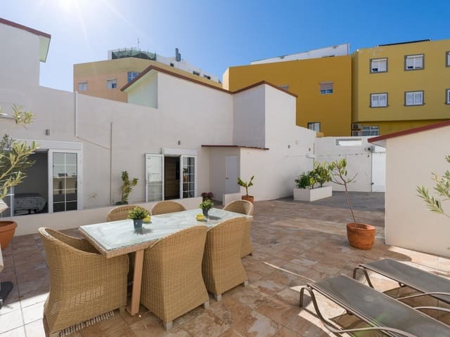 3 makuuhuone Rivitalo myytävänä paikassa Santa Lucía de Tirajana - 339 000 € (Ref: 8691309)