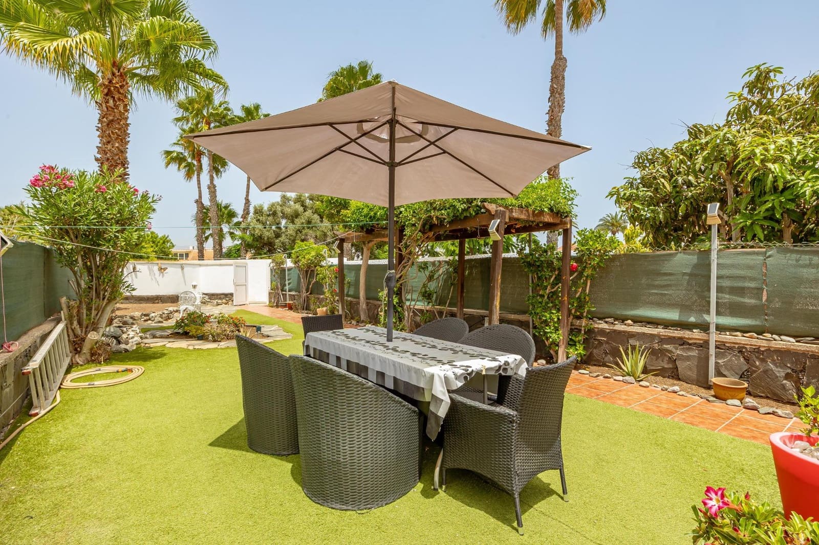 2 soveværelse Rækkehus til salg i Maspalomas med swimmingpool - € 430.000 (Ref: 9181092)