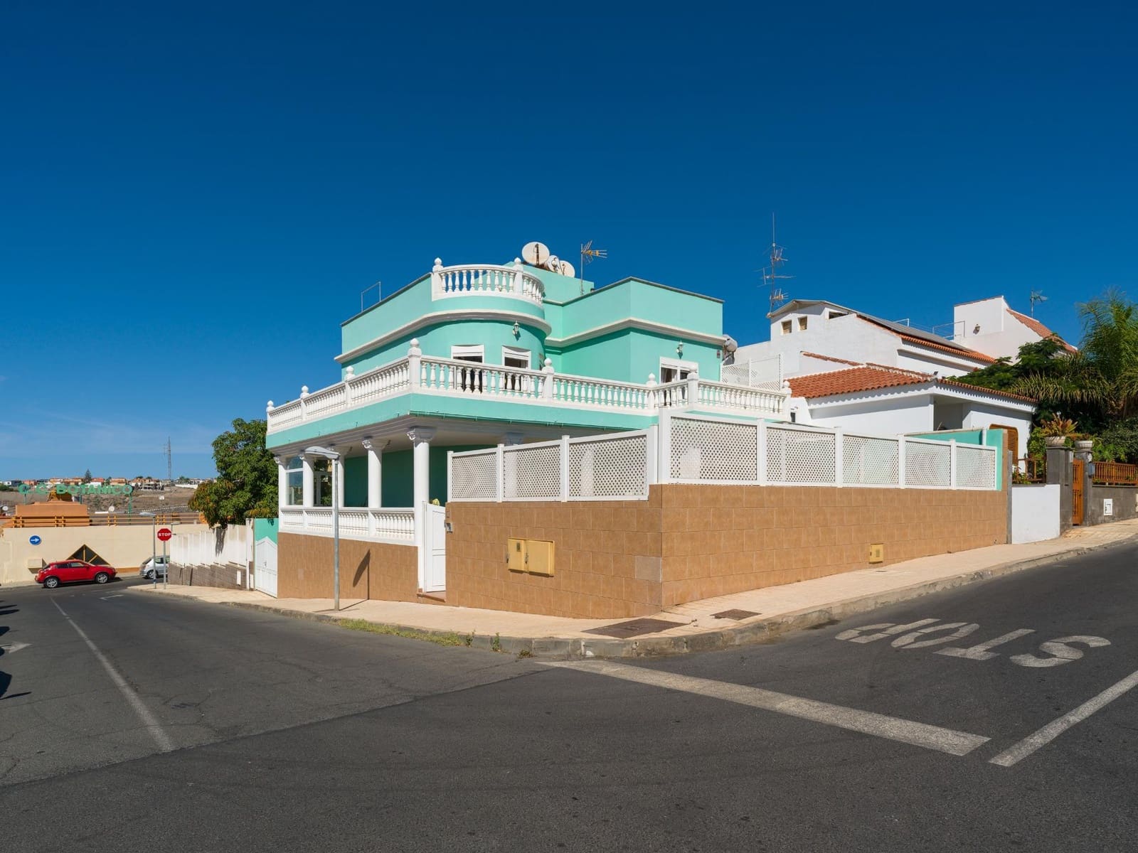 4 slaapkamer Villa te koop in San Bartolome de Tirajana met zwembad garage - € 790.000 (Ref: 9308585)