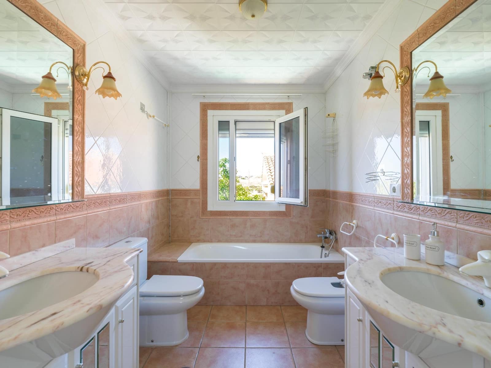 4 slaapkamer Villa te koop in San Bartolome de Tirajana met zwembad garage - € 790.000 (Ref: 9308585)