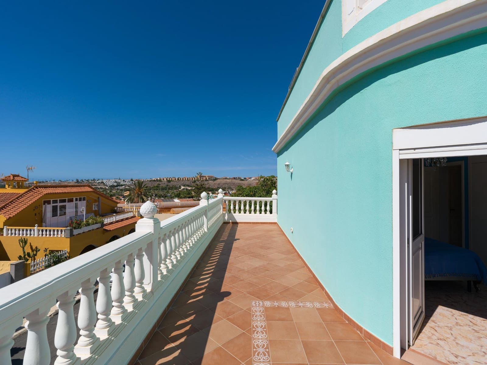 4 slaapkamer Villa te koop in San Bartolome de Tirajana met zwembad garage - € 790.000 (Ref: 9308585)