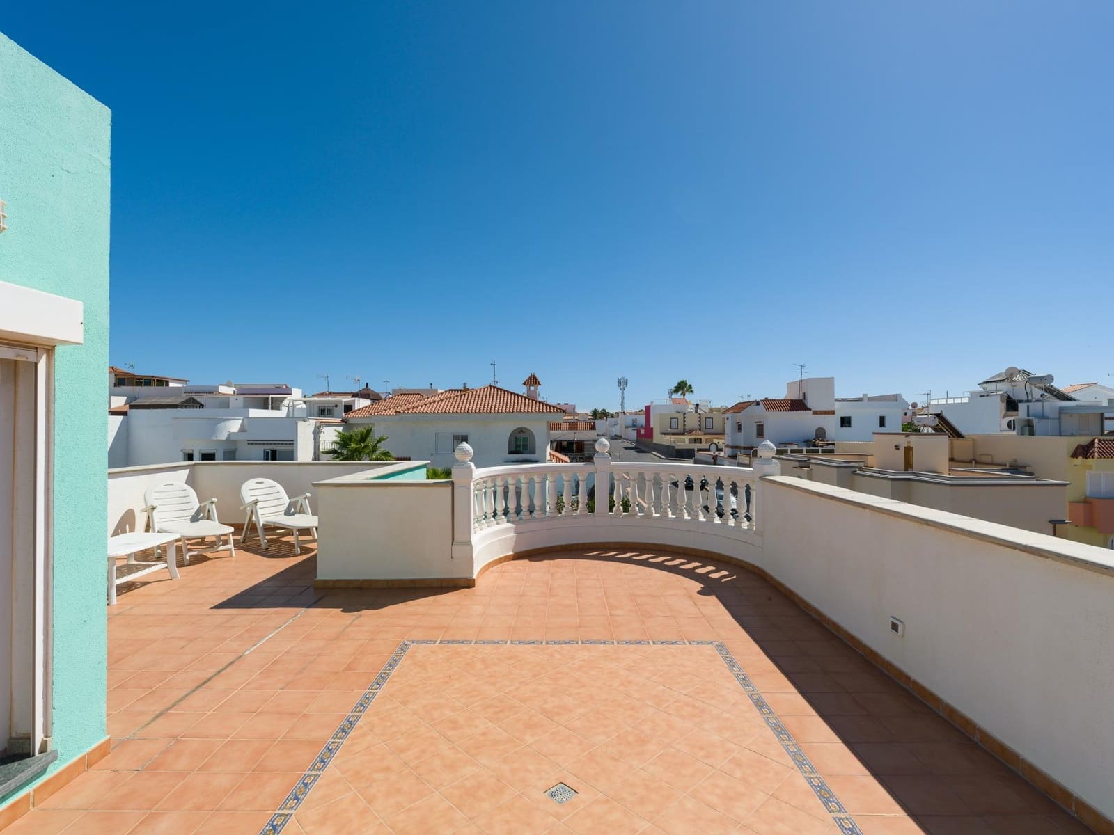 4 slaapkamer Villa te koop in San Bartolome de Tirajana met zwembad garage - € 790.000 (Ref: 9308585)