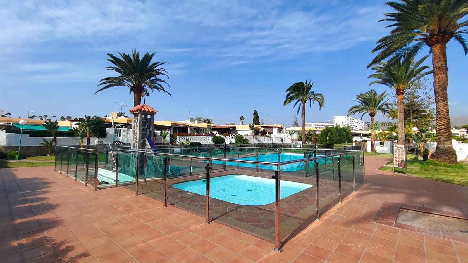 Bungalow de 3 chambres à louer à Playa del Ingles avec piscine - 2 100 € (Ref: 9452202)