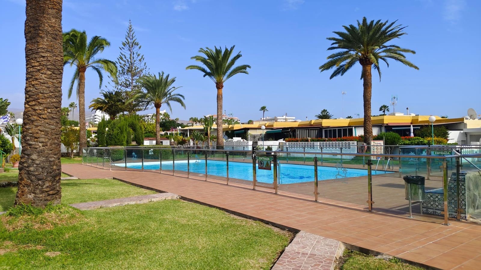 Bungalow de 3 chambres à louer à Playa del Ingles avec piscine - 2 100 € (Ref: 9452202)