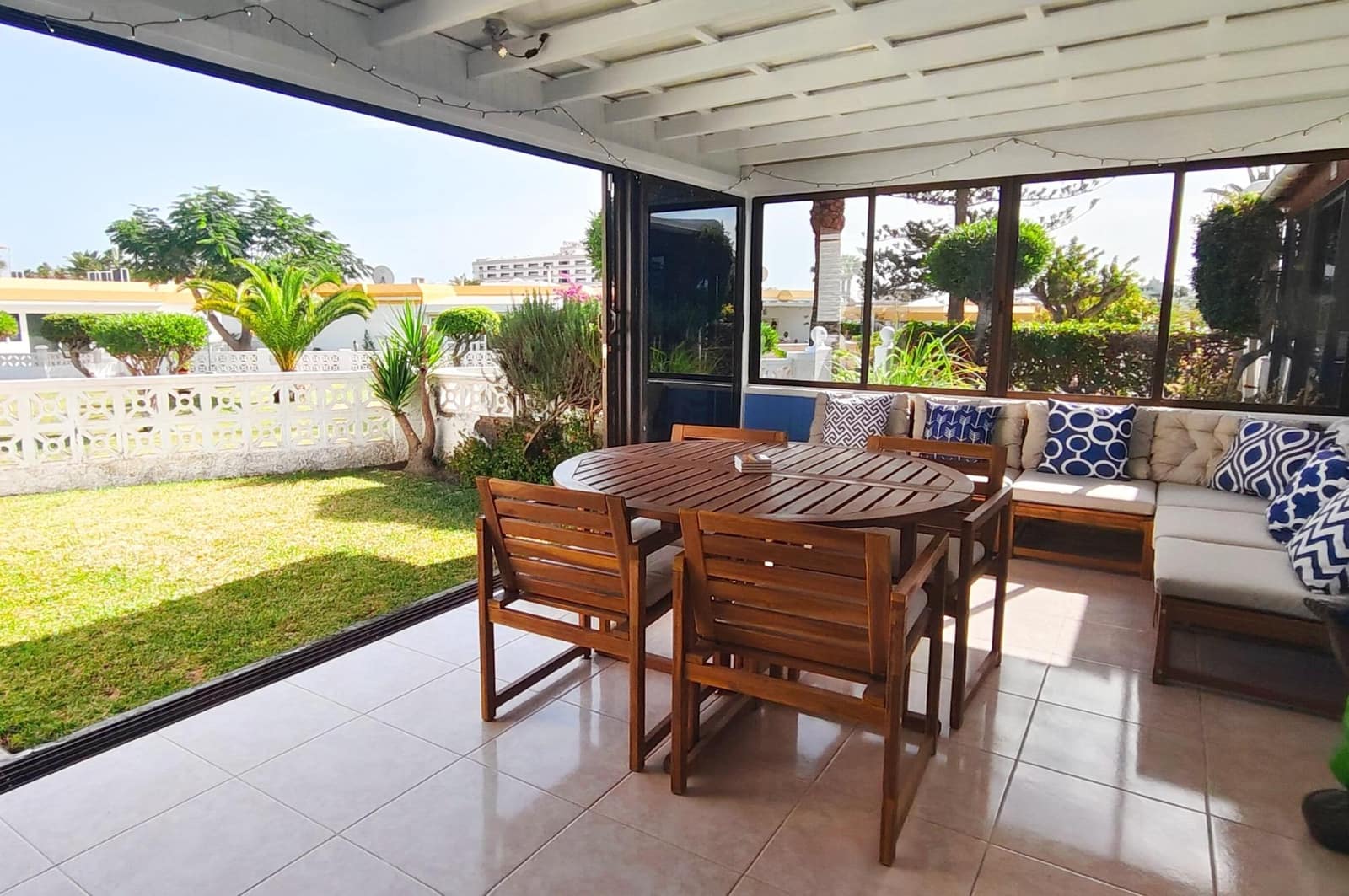 Bungalow de 3 chambres à louer à Playa del Ingles avec piscine - 2 100 € (Ref: 9452202)