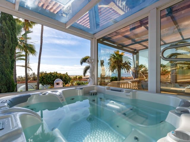 4 slaapkamer Villa te koop in Playa del Inglés, San Bartolomé de Tirajana met garage - € 1.700.000 (Ref: 9574689)